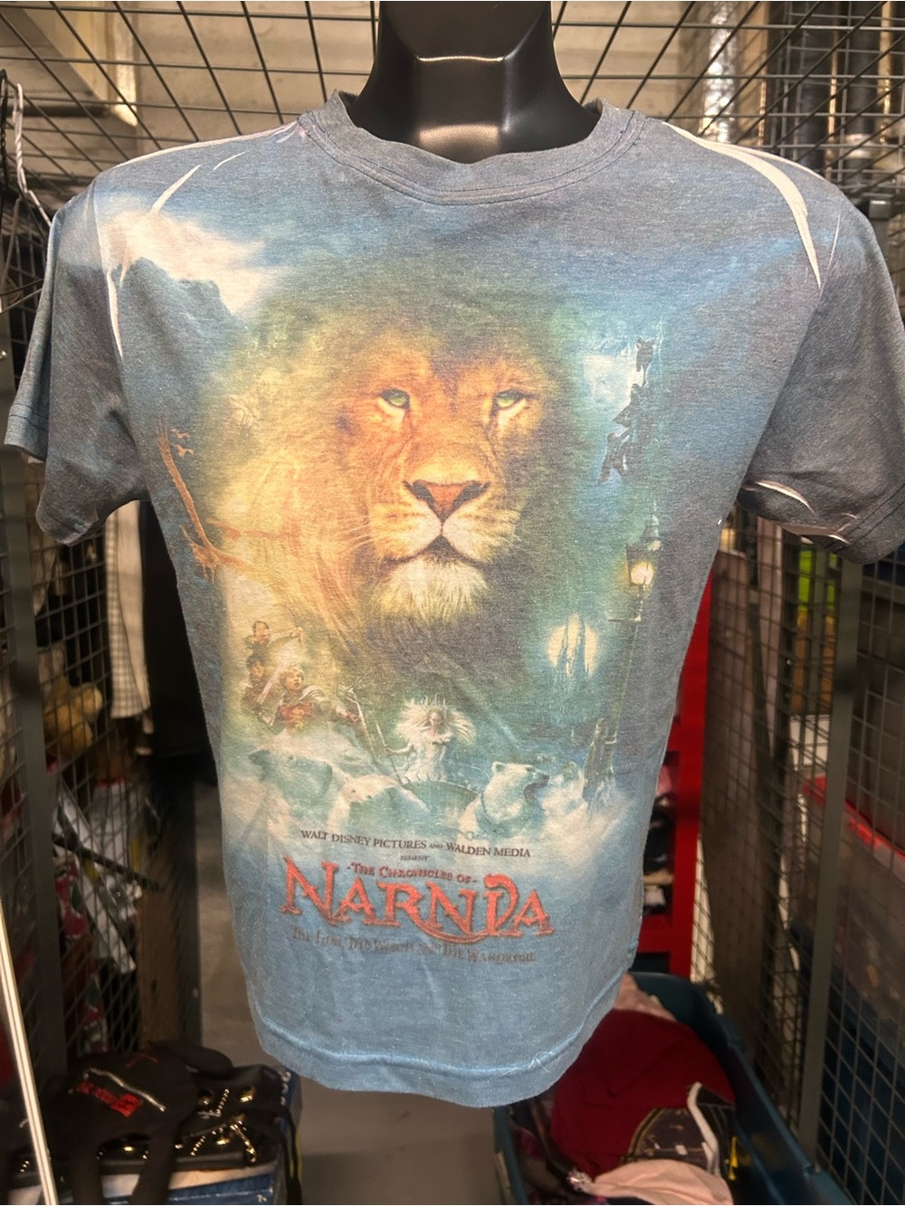 Brand new NEW RARE The Chronicles of Narnia Lion 🦁 movie Graphic Tee womens S/M